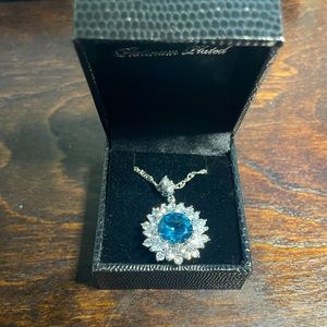 Gold Coast turquoise flower necklace